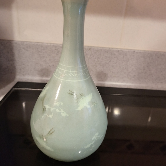 Antique Celadon Korean "Thousand Cranes" 6 1/4" Vase Signed - Picture 3 of 11